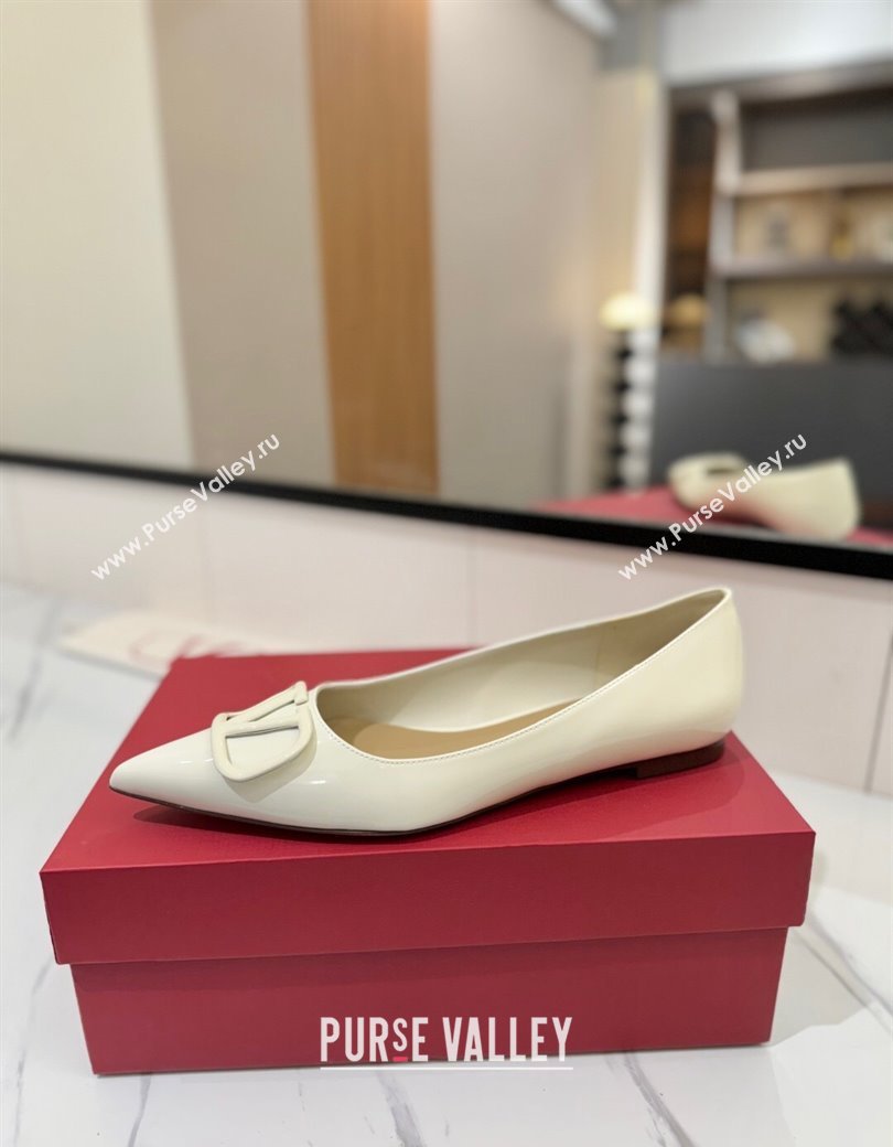 Valentino VLogo Signature Flat Shoes in Patent Calfskin White 2025 VA082104 (MD-250821021)