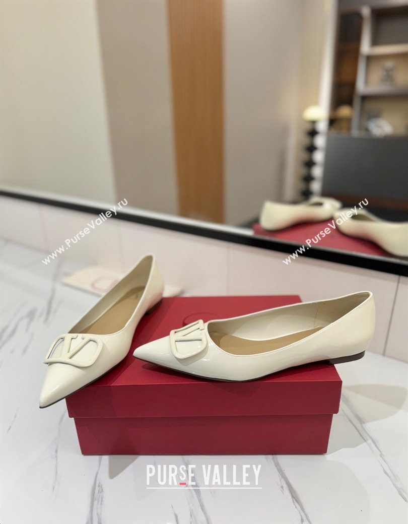 Valentino VLogo Signature Flat Shoes in Patent Calfskin White 2025 VA082104 (MD-250821021)