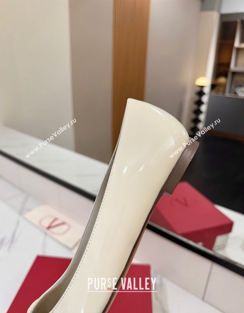 Valentino VLogo Signature Flat Shoes in Patent Calfskin White 2025 VA082104 (MD-250821021)