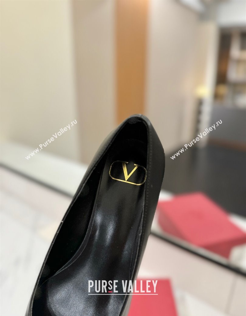 Valentino VLogo Signature Flat Shoes in Calfskin Leather Black/Gold 2025 VA082104 (MD-250821022)