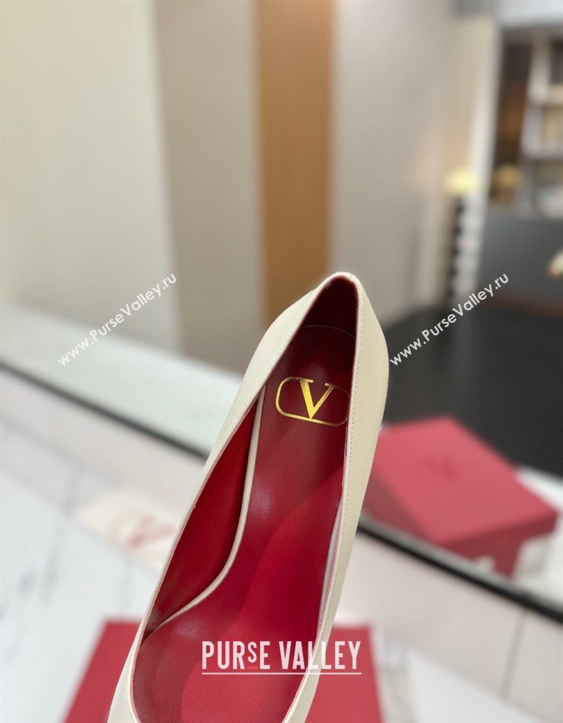 Valentino VLogo Signature Pumps 7.5cm in Calfskin Leather White/Gold 2025 VA082104 (MD-250821030)