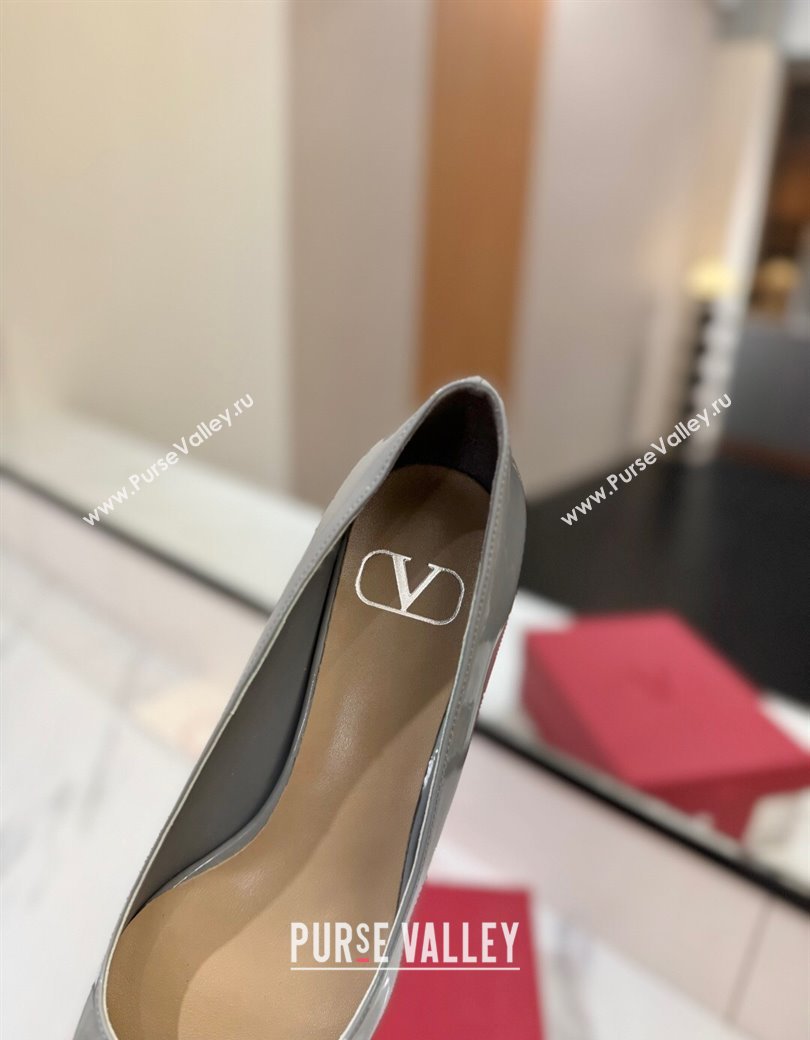 Valentino VLogo Signature Pumps 4.5cm in Patent Calfskin Grey 2025 VA082104 (MD-250821040)
