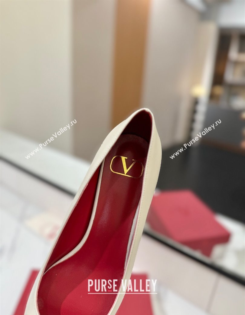 Valentino VLogo Signature Pumps 4.5cm in Calfskin Leather White/Gold 2025 VA082104 (MD-250821046)
