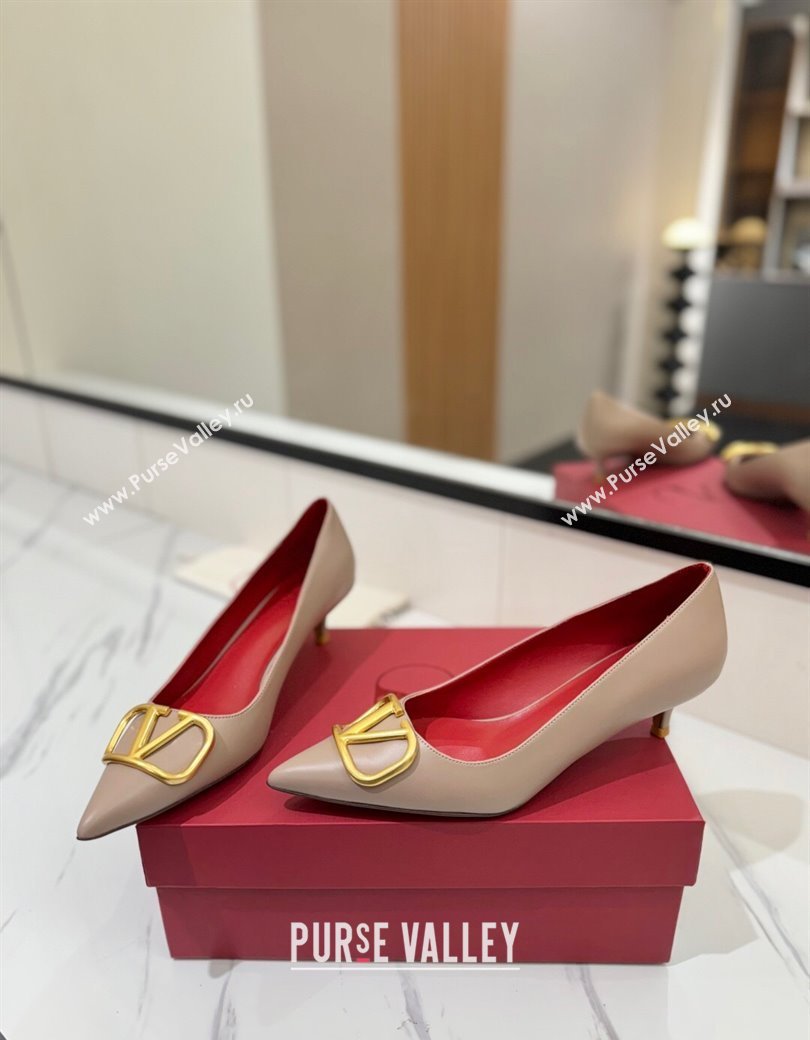 Valentino VLogo Signature Pumps 4.5cm in Calfskin Leather Dusty Beige/Gold 2025 VA082104 (MD-250821047)