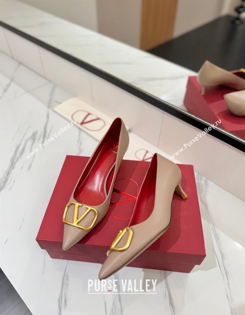 Valentino VLogo Signature Pumps 4.5cm in Calfskin Leather Dusty Beige/Gold 2025 VA082104 (MD-250821047)