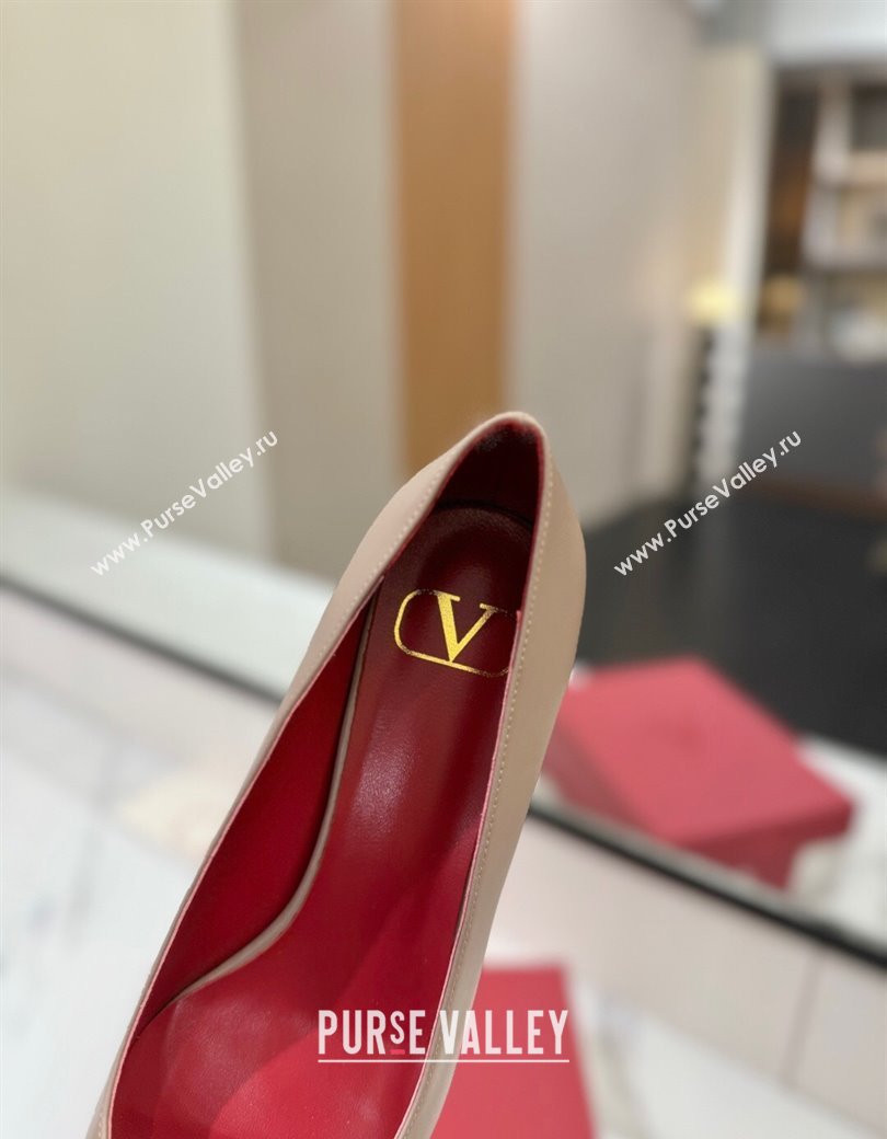 Valentino VLogo Signature Pumps 4.5cm in Calfskin Leather Dusty Beige/Gold 2025 VA082104 (MD-250821047)