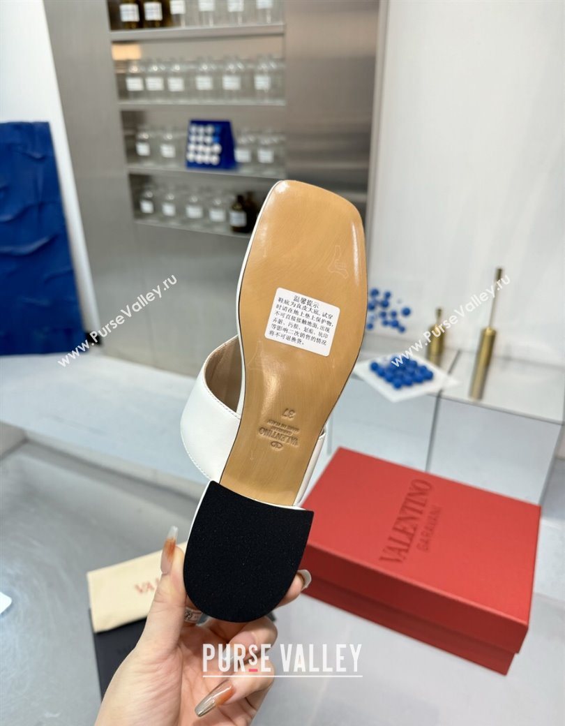 Valentino Vlogo Signature Flat Thong Slides Sandal in Calfskin White 2025 0902 (XL-250902063)