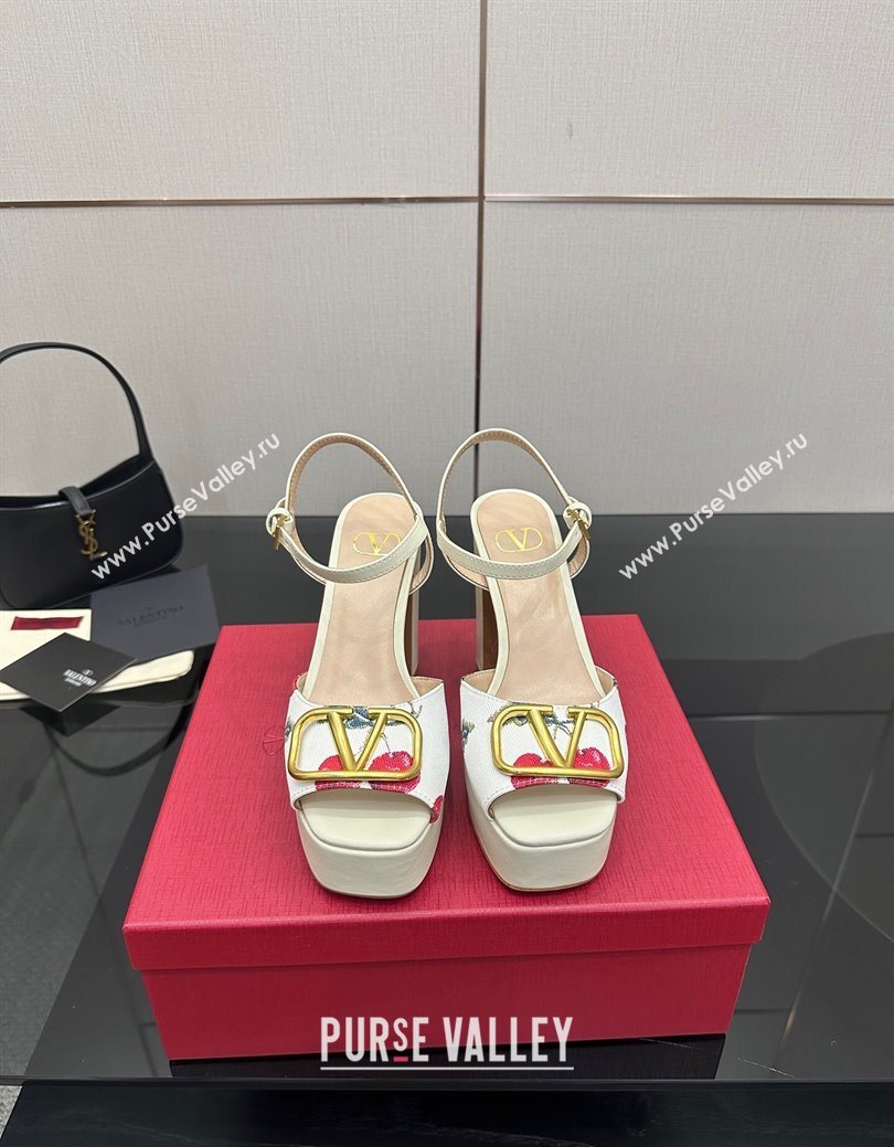 Valentino VLogo Signature Cherryfic Platform Sandals in Canvas and Leather White2 2025 1028 (MD-251028002)
