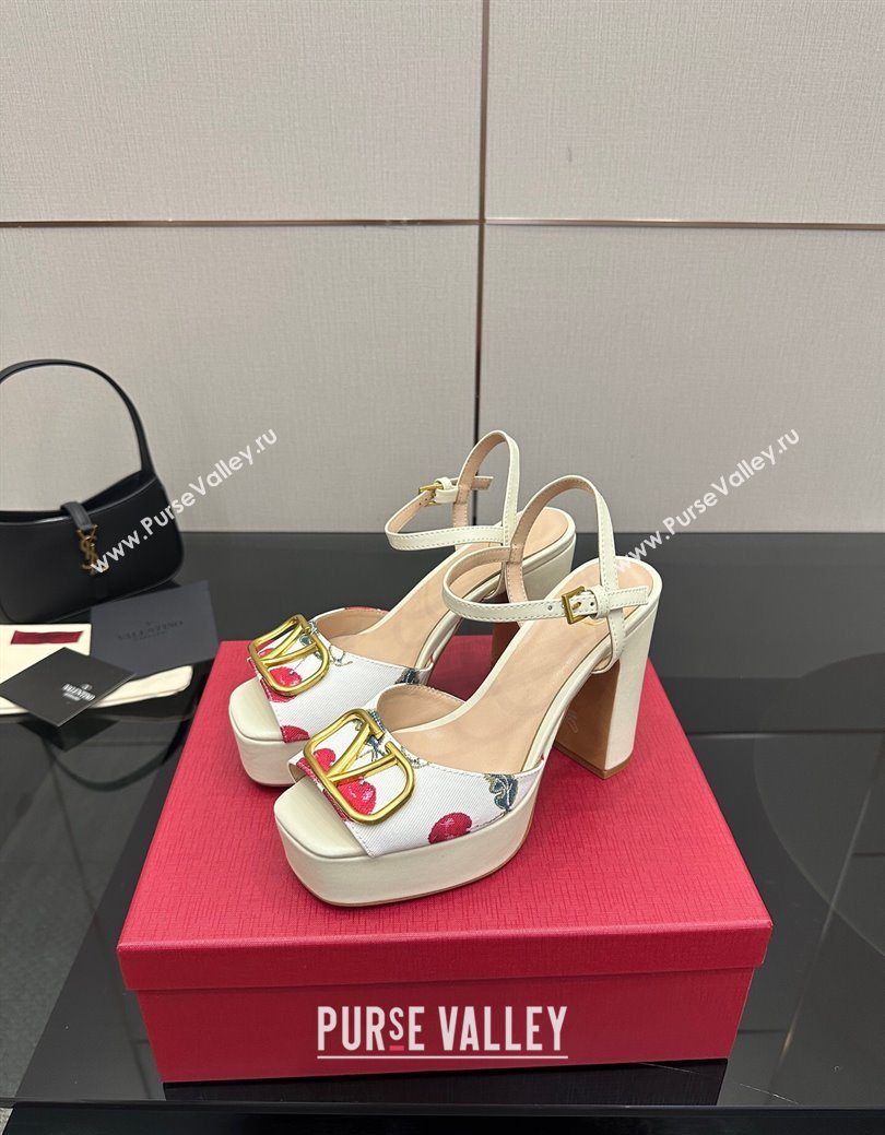Valentino VLogo Signature Cherryfic Platform Sandals in Canvas and Leather White2 2025 1028 (MD-251028002)