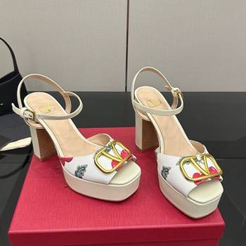 Valentino VLogo Signature Cherryfic Platform Sandals in Canvas and Leather White2 2025 1028 (MD-251028002)
