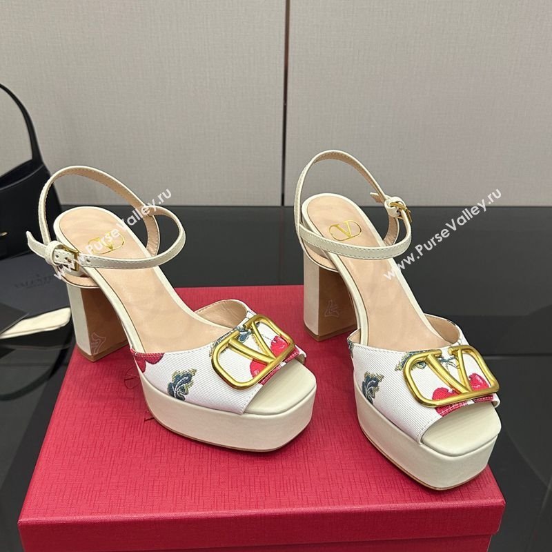 Valentino VLogo Signature Cherryfic Platform Sandals in Canvas and Leather White2 2025 1028 (MD-251028002)