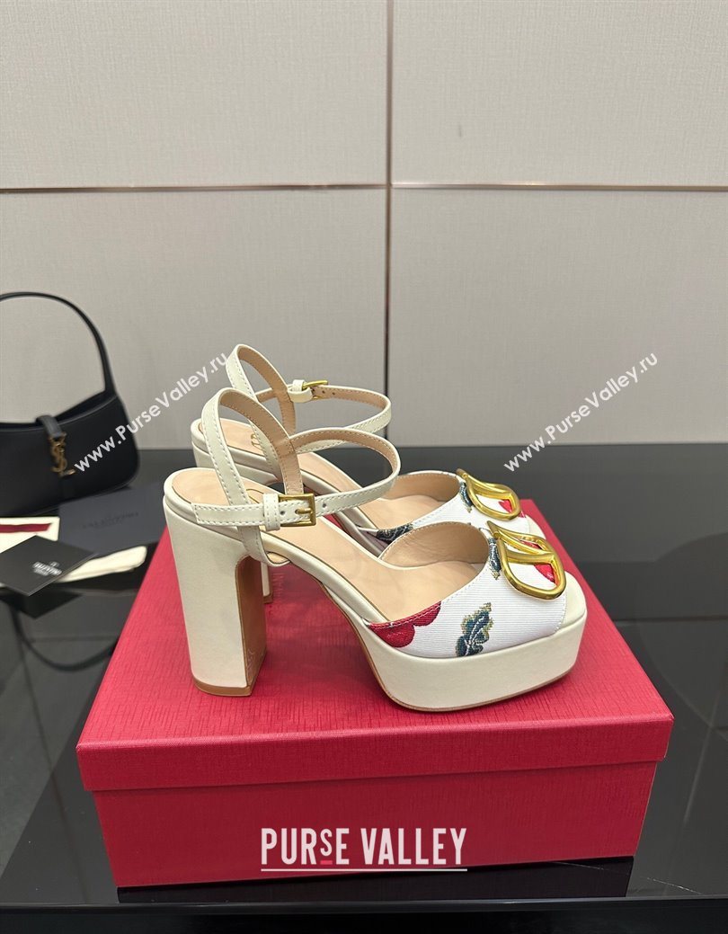 Valentino VLogo Signature Cherryfic Platform Sandals in Canvas and Leather White2 2025 1028 (MD-251028002)