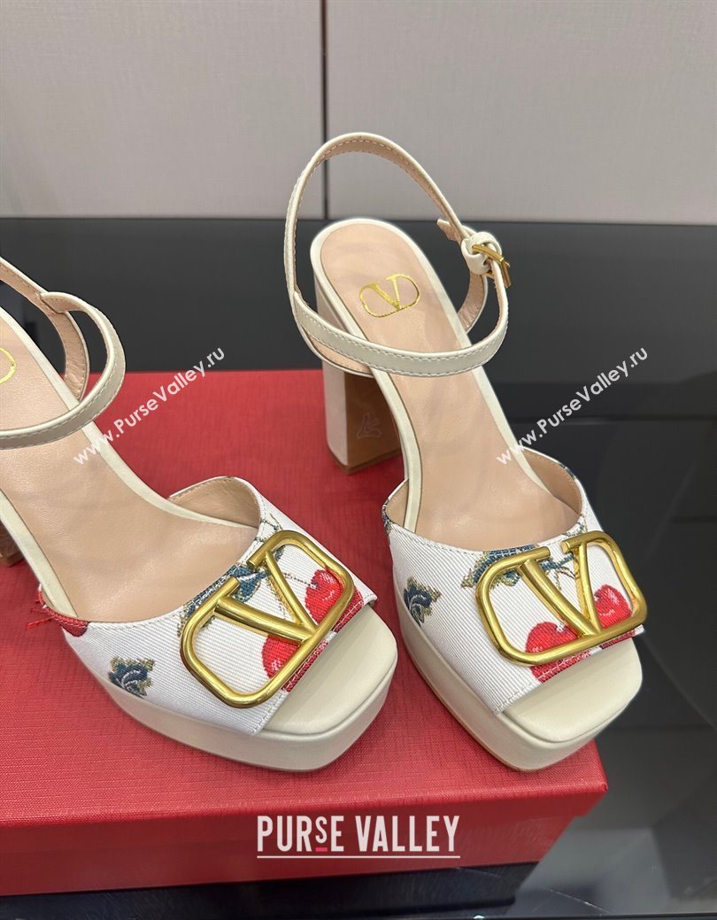 Valentino VLogo Signature Cherryfic Platform Sandals in Canvas and Leather White2 2025 1028 (MD-251028002)
