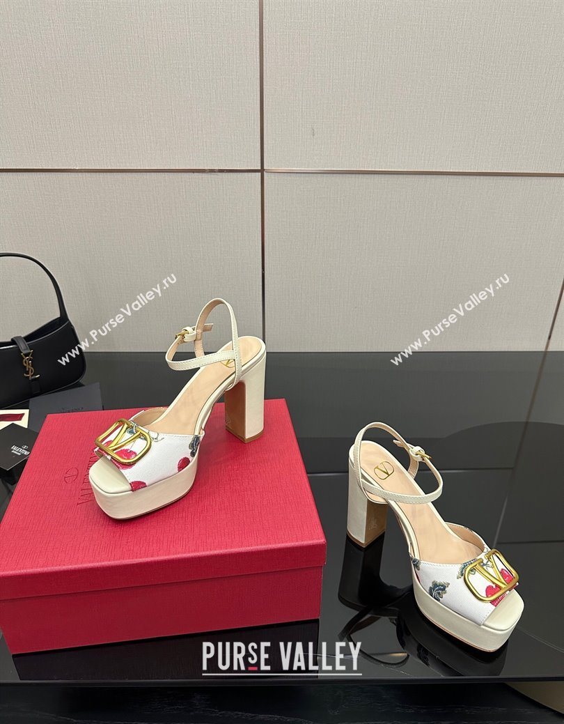 Valentino VLogo Signature Cherryfic Platform Sandals in Canvas and Leather White2 2025 1028 (MD-251028002)