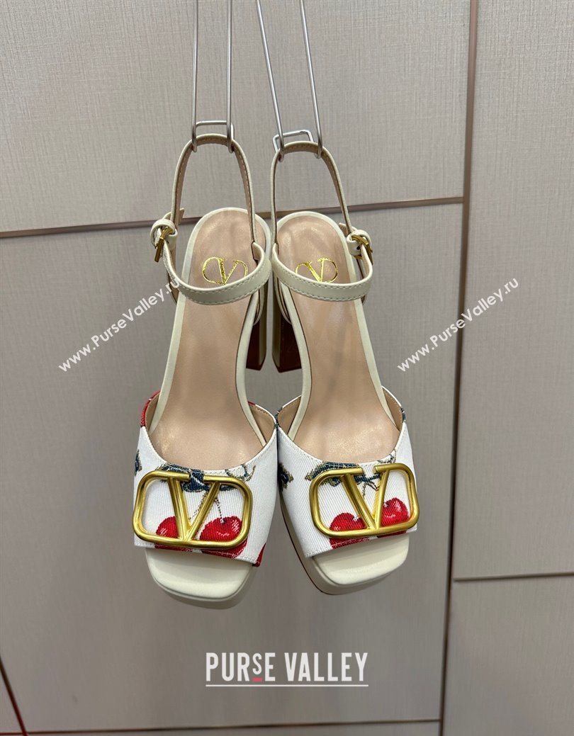 Valentino VLogo Signature Cherryfic Platform Sandals in Canvas and Leather White2 2025 1028 (MD-251028002)