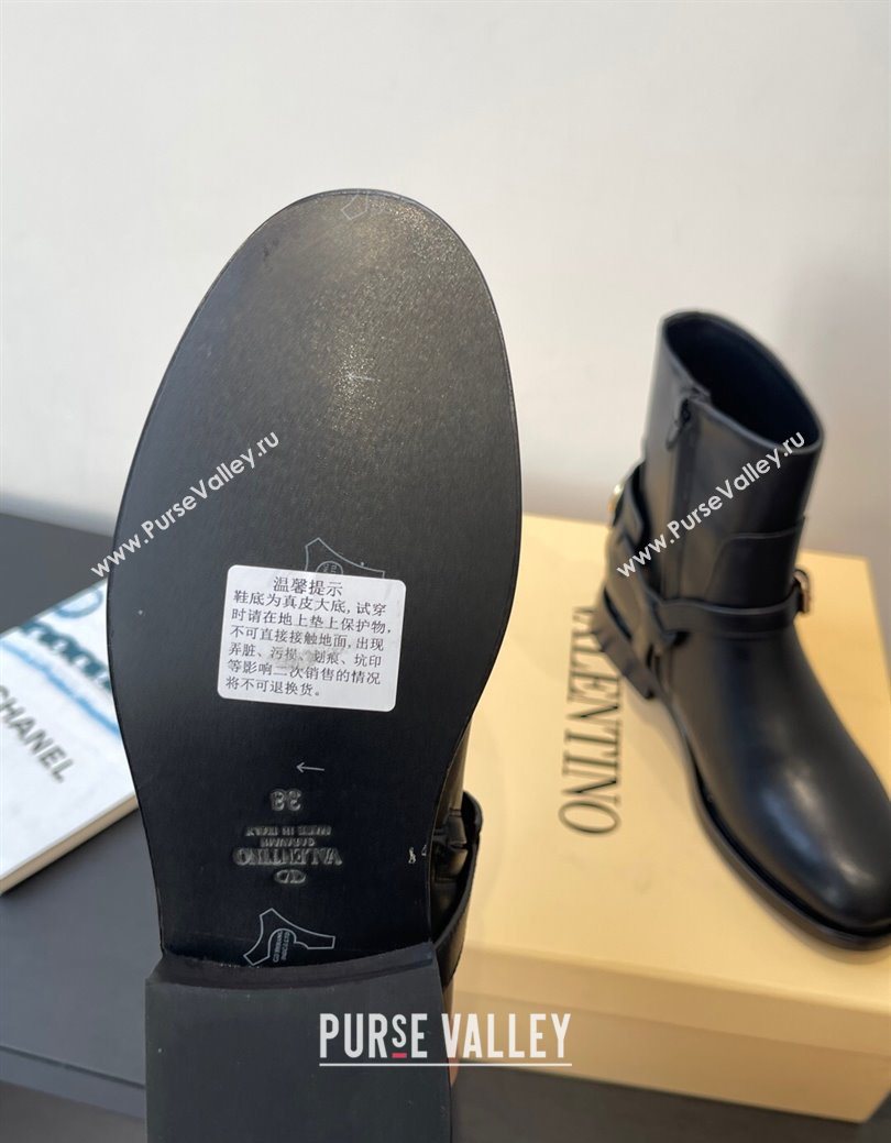 Valentino VLogo Signature Strap Flat Ankle Boots in Calfskin Leather Black 2025 1028 (HQG-251028024)