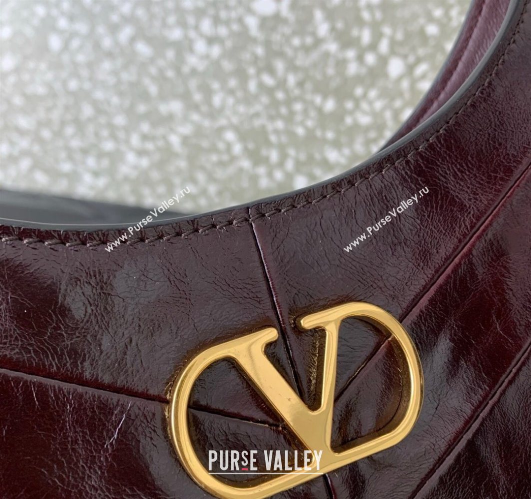 Valentino Hoboho Small Hobo Bag In Chevron-Patterned Nappa Leather with Studs Burgundy 2025 0073S (LKF-251121033)