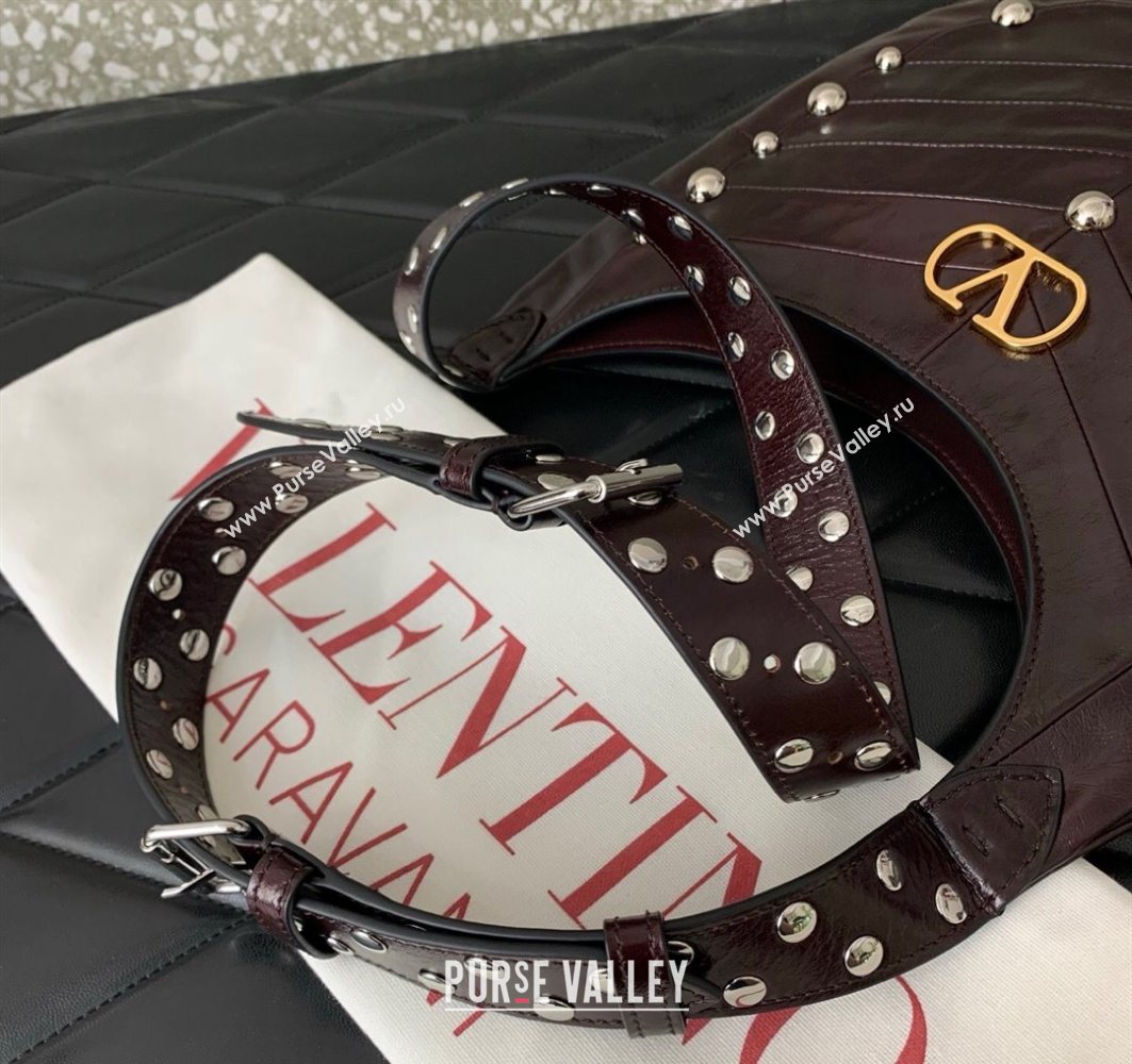 Valentino Hoboho Small Hobo Bag In Chevron-Patterned Nappa Leather with Studs Burgundy 2025 0073S (LKF-251121033)