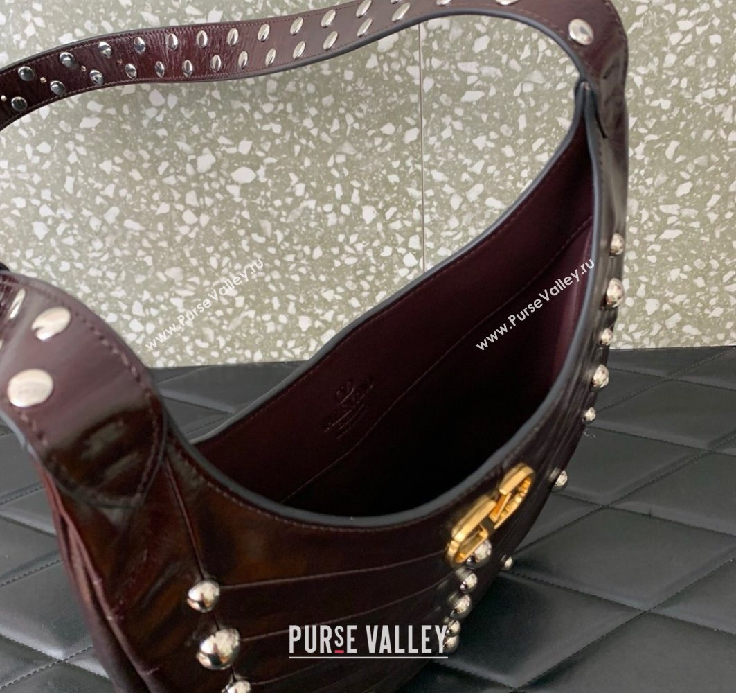 Valentino Hoboho Small Hobo Bag In Chevron-Patterned Nappa Leather with Studs Burgundy 2025 0073S (LKF-251121033)