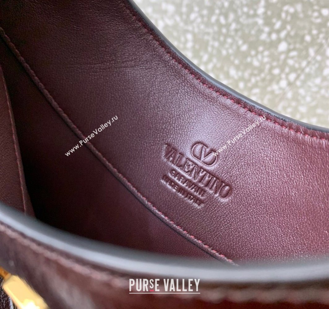 Valentino Hoboho Small Hobo Bag In Chevron-Patterned Nappa Leather with Studs Burgundy 2025 0073S (LKF-251121033)