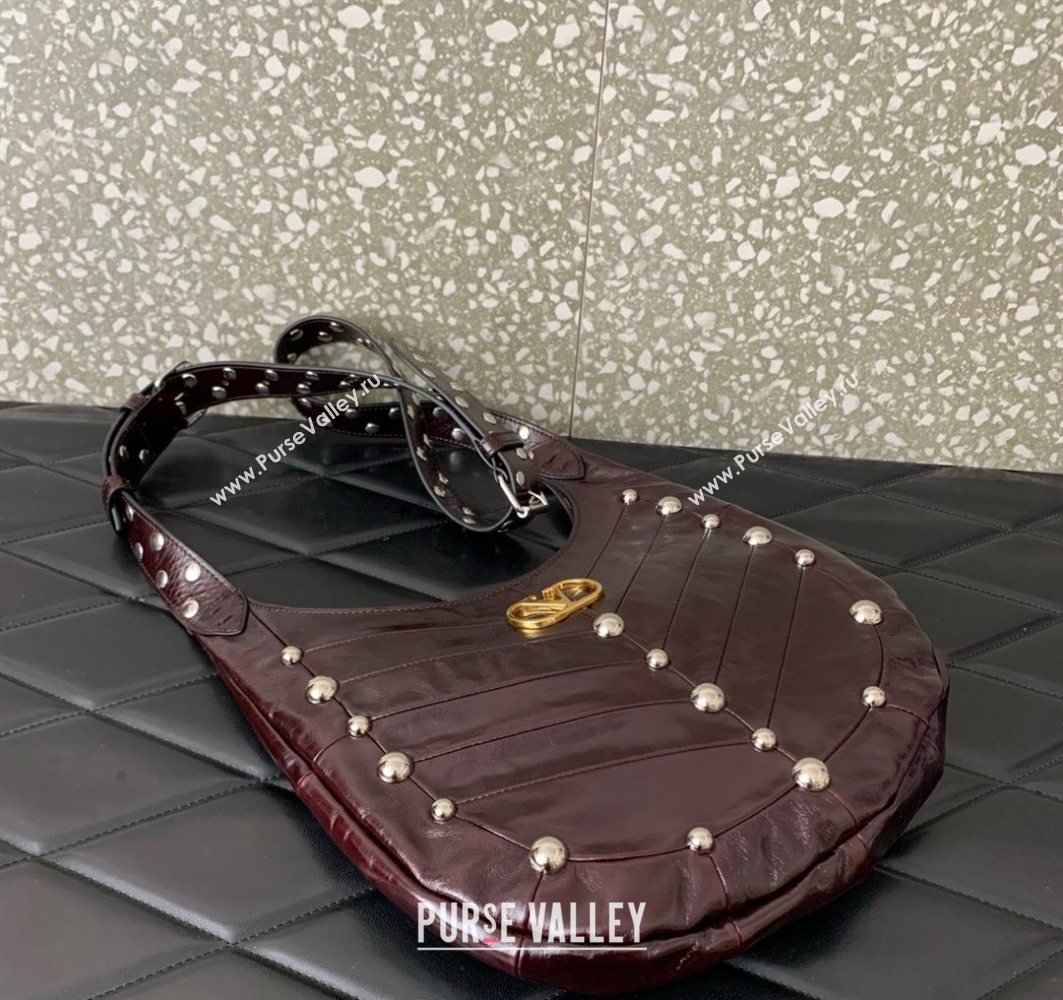Valentino Hoboho Small Hobo Bag In Chevron-Patterned Nappa Leather with Studs Burgundy 2025 0073S (LKF-251121033)