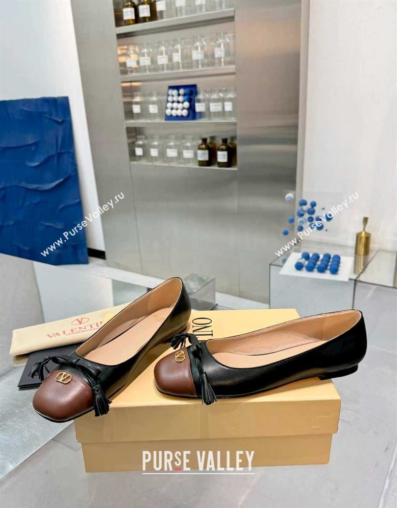 Valentino VALET DU ROI Ballerinas Flat in Calfskin Leather with Tassel Bow Black/Brown 2025 (XL-251215048)