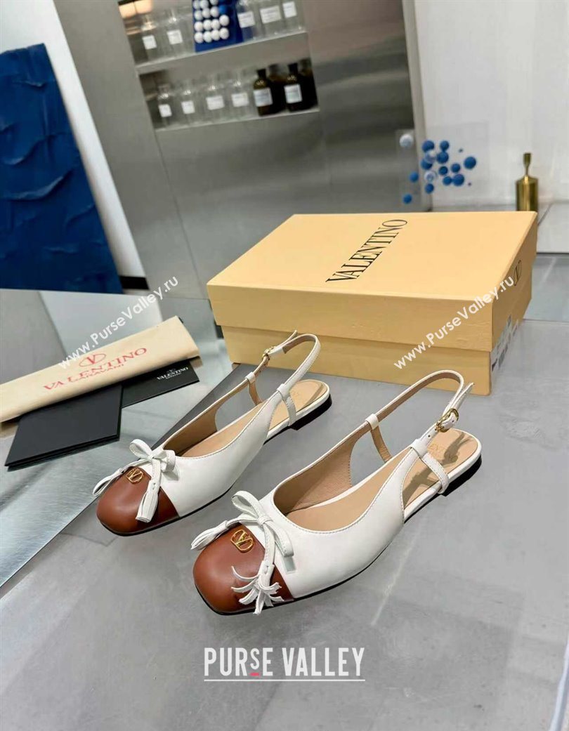 Valentino VALET DU ROI Slingbacks Flat in Calfskin Leather with Tassel Bow White/Brown 2025 (XL-251215041)