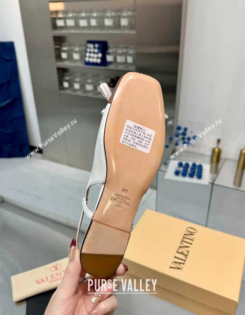 Valentino VALET DU ROI Slingbacks Flat in Calfskin Leather with Tassel Bow White/Brown 2025 (XL-251215041)