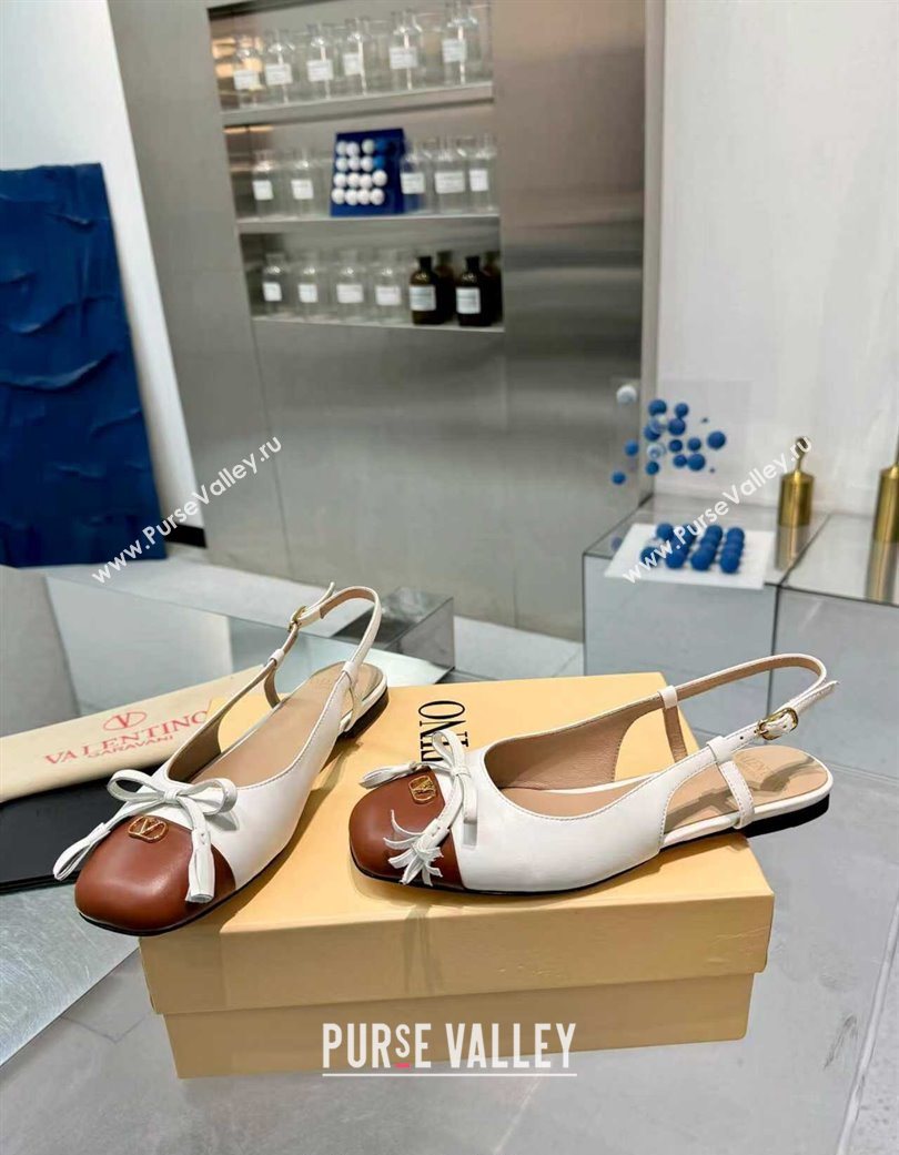 Valentino VALET DU ROI Slingbacks Flat in Calfskin Leather with Tassel Bow White/Brown 2025 (XL-251215041)