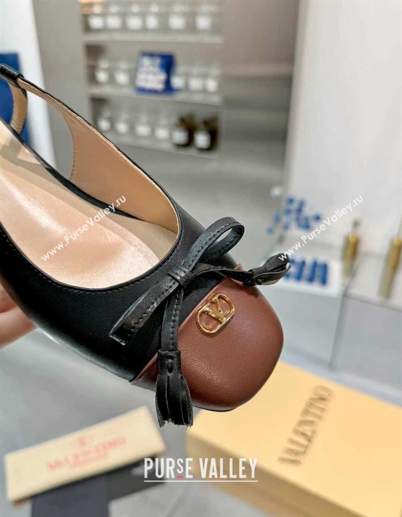 Valentino VALET DU ROI Slingbacks Flat in Calfskin Leather with Tassel Bow Black/Brown 2025 (XL-251215042)