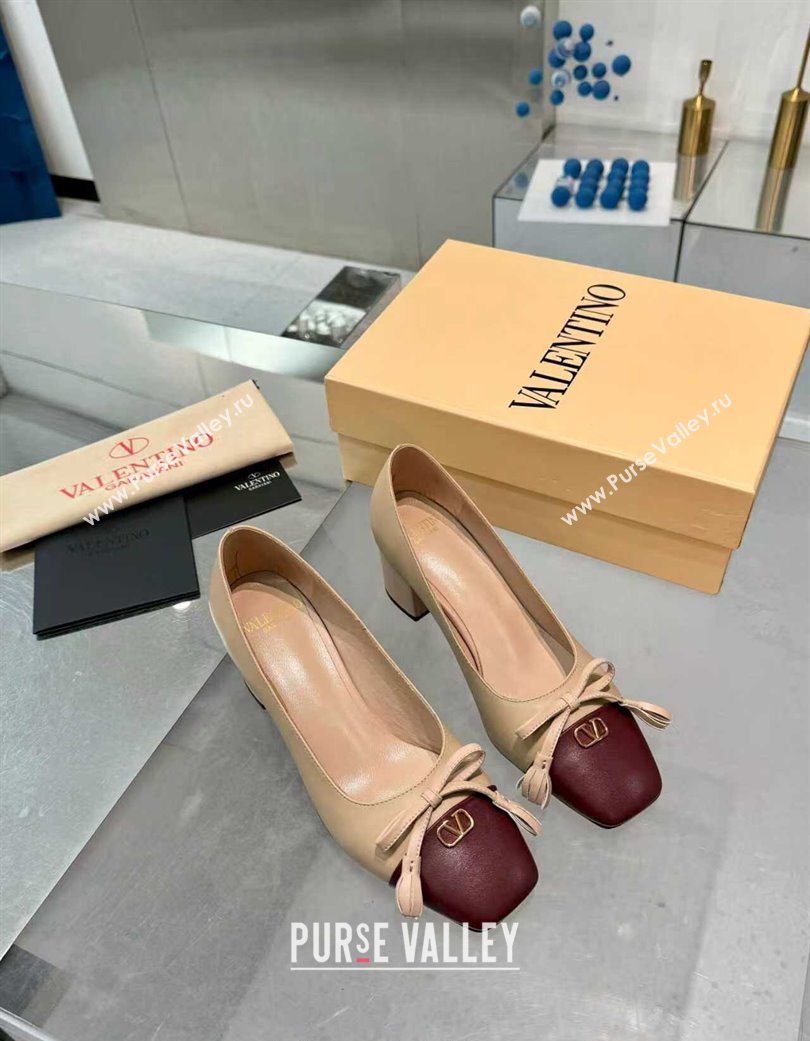 Valentino VALET DU ROI Pumps 6cm in Calfskin Leather with Tassel Bow Beige/Dark Burgundy 2025 (XL-251215043)