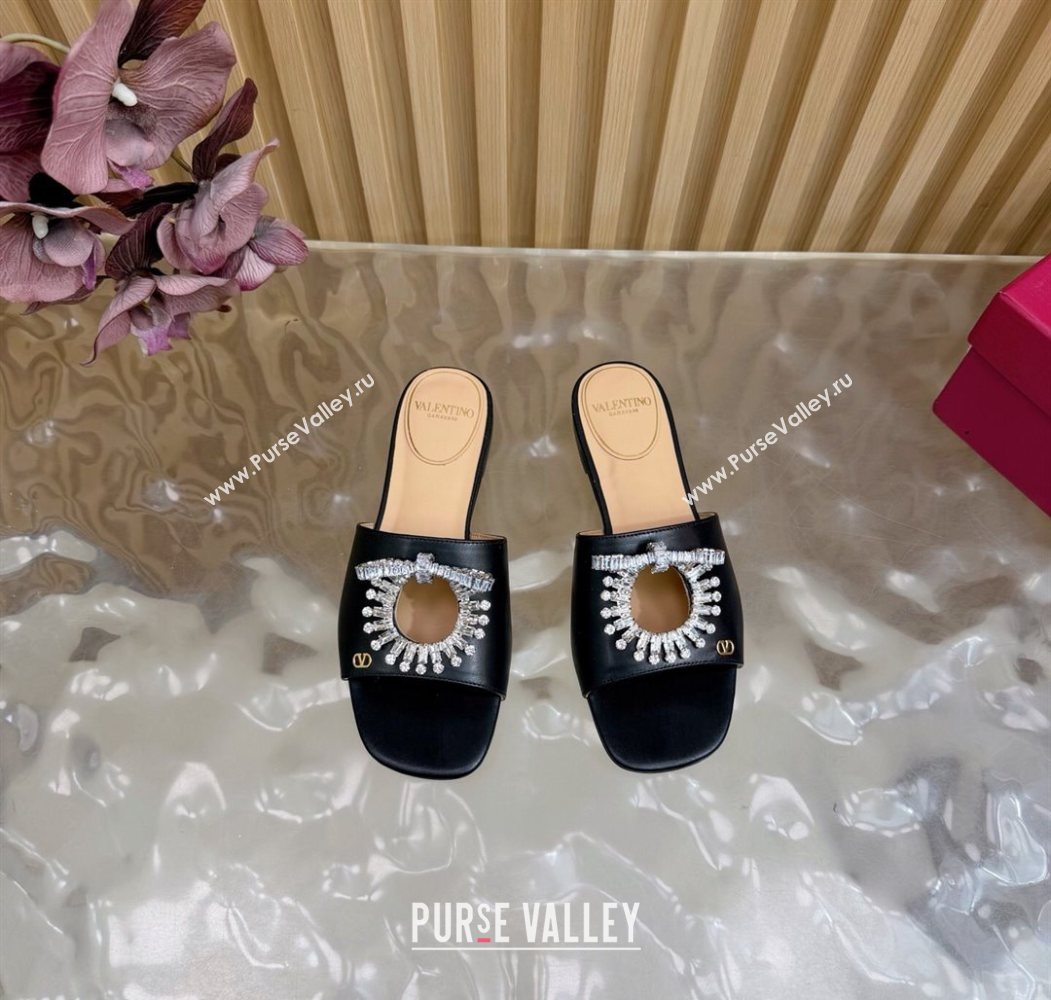 Valentino Strass Embellished Flat Slides Sandal in Calfskin Leather Black2 2025 VLTN121509 (MD-251215111)