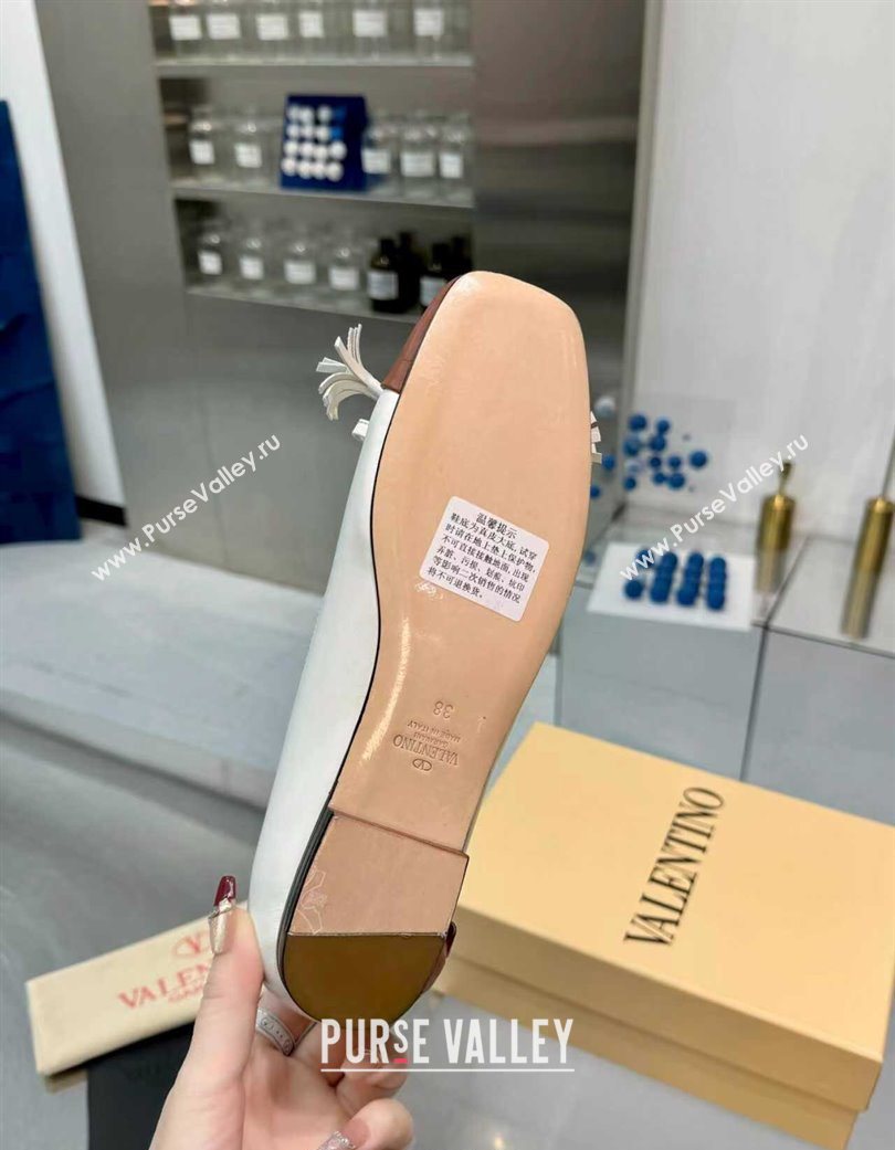 Valentino VALET DU ROI Ballerinas Flat in Calfskin Leather with Tassel Bow White/Brown 2025 (XL-251215046)