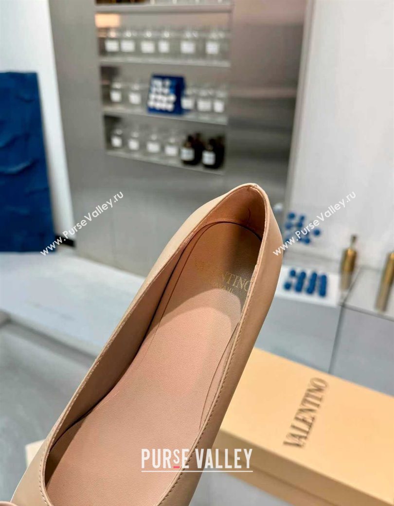 Valentino VALET DU ROI Ballerinas Flat in Calfskin Leather with Tassel Bow Beige/Dark Burgundy 2025 (XL-251215047)