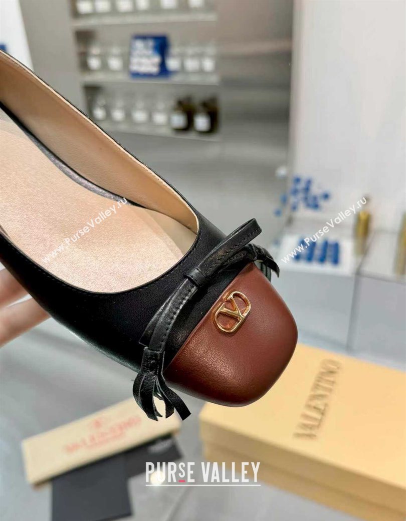 Valentino VALET DU ROI Ballerinas Flat in Calfskin Leather with Tassel Bow Black/Brown 2025 (XL-251215048)