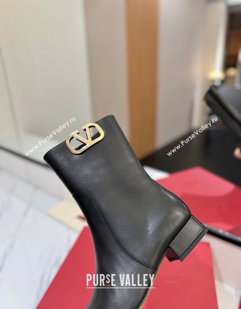 Valentino VLogo Type Heel Ankle Boots 3cm in Calfskin Leather Black 2025 VLTN121606 (MD-251216043)