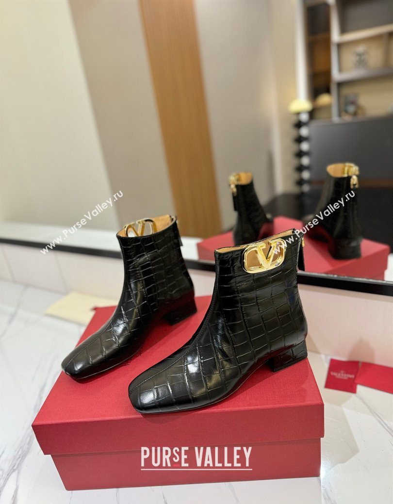 Valentino VLogo Type Heel Ankle Boots 3cm in Stone Embossed Leather Black 2025 VLTN121606 (MD-251216049)