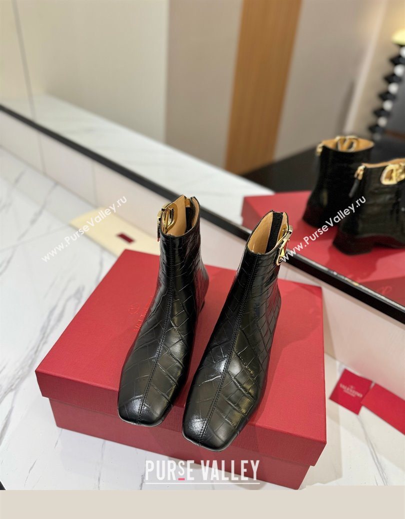 Valentino VLogo Type Heel Ankle Boots 3cm in Stone Embossed Leather Black 2025 VLTN121606 (MD-251216049)