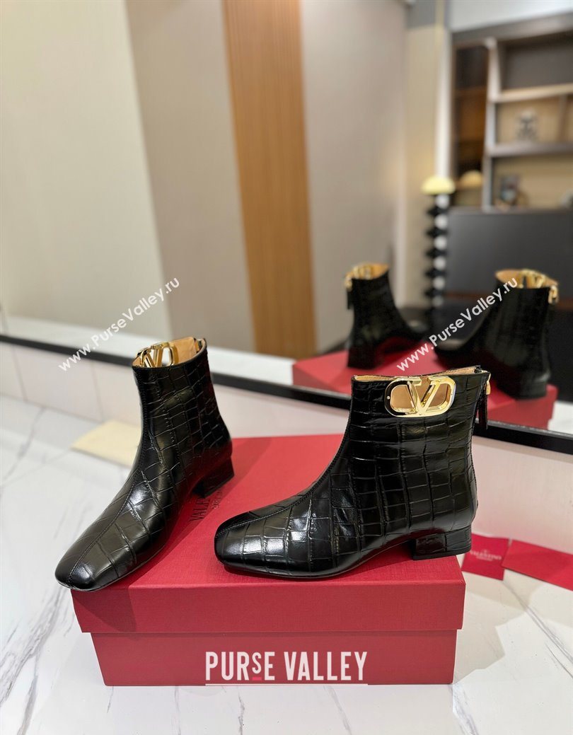 Valentino VLogo Type Heel Ankle Boots 3cm in Stone Embossed Leather Black 2025 VLTN121606 (MD-251216049)