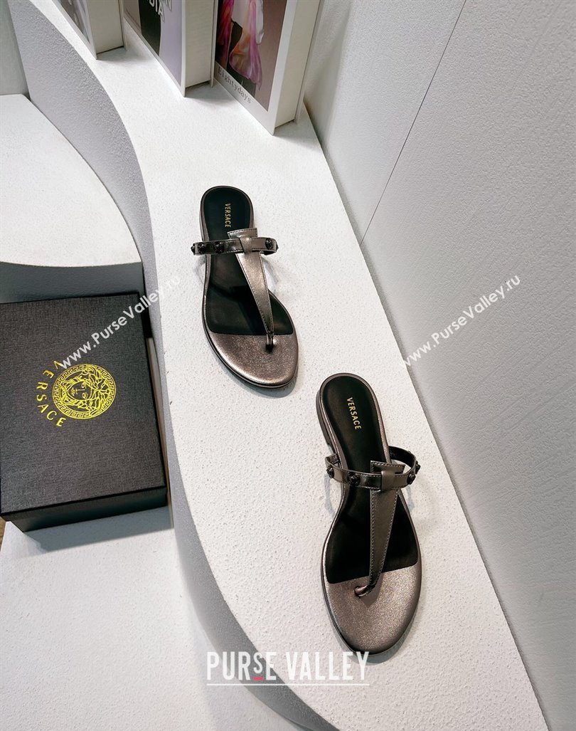 Versace Medusa Calfskin Flat Thong Slides Sandal with Logo Charm Grey 2024 0612 (MD-240612160)