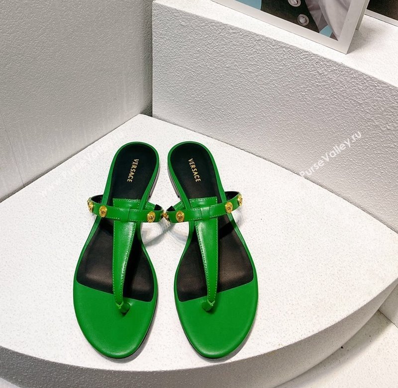 Versace Medusa Calfskin Flat Thong Slides Sandal with Logo Charm Green 2024 0612 (MD-240612165)