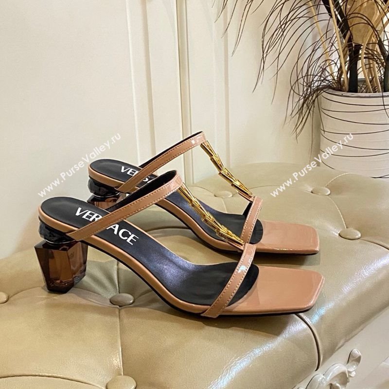 Versace Patent Leather Fragrance Heel Slides Sandal with V-Chain Beige 2025 0429 (MD-250429005)