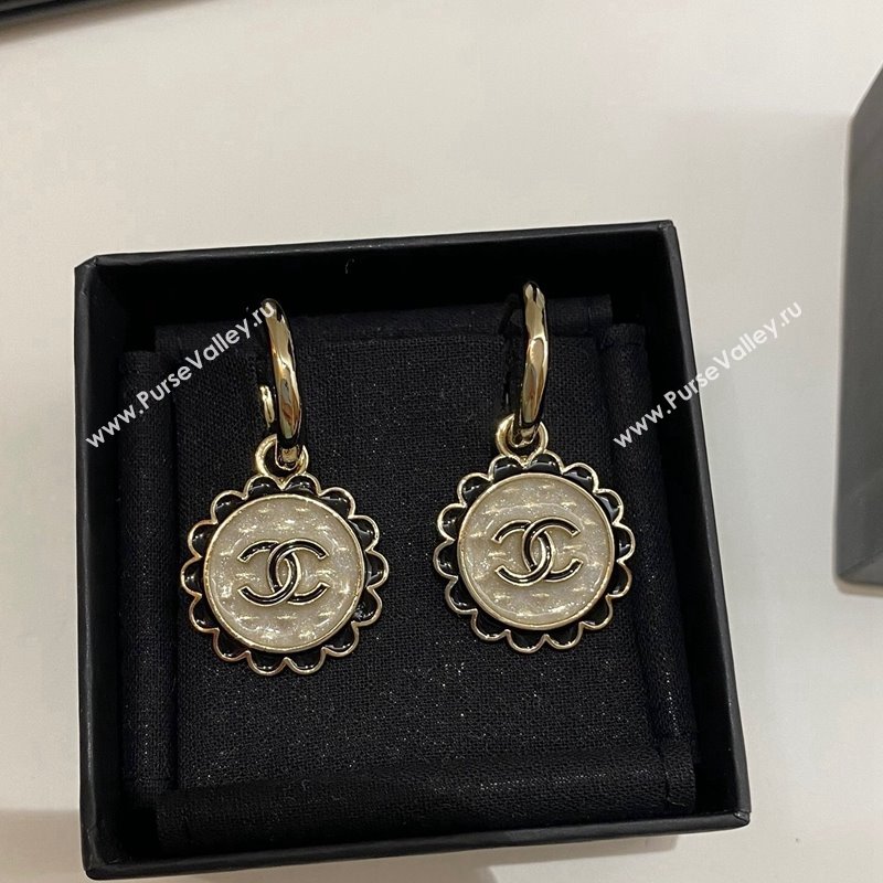 Chanel Round Short Earrings Black 2024 0821 (YF-240821026)