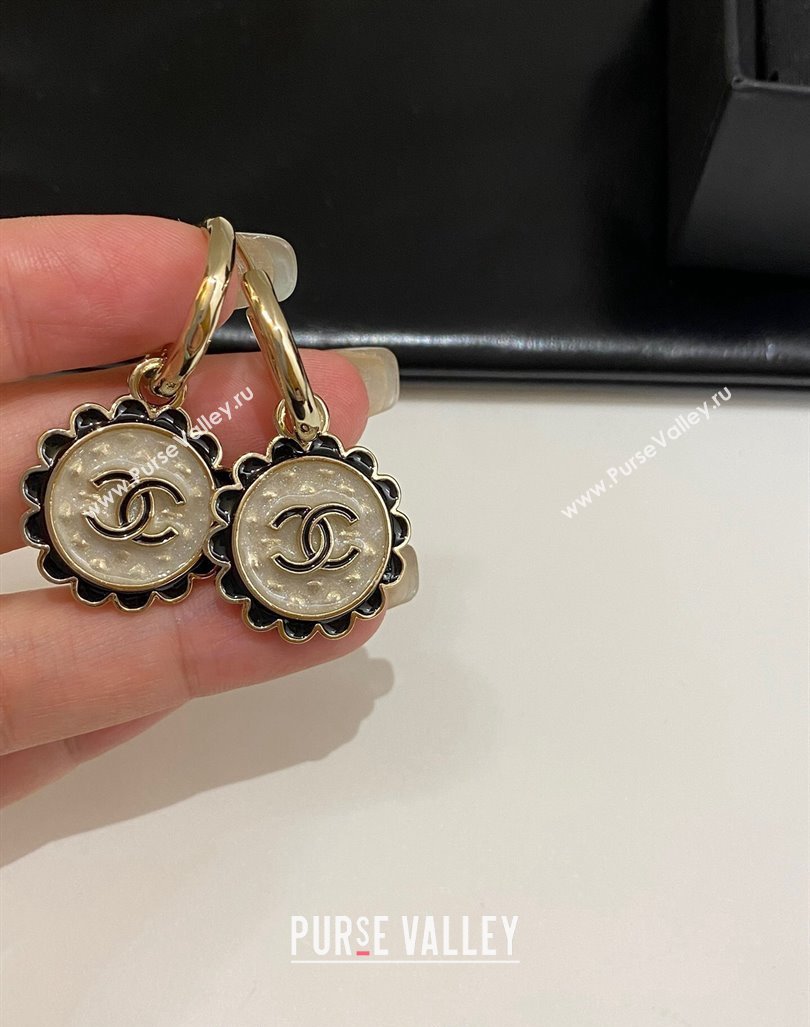 Chanel Round Short Earrings Black 2024 0821 (YF-240821026)