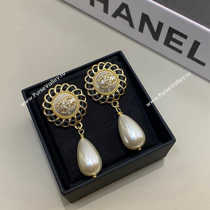 Chanel Pearl Short Earrings Black 2024 112601 (YF-241126001)