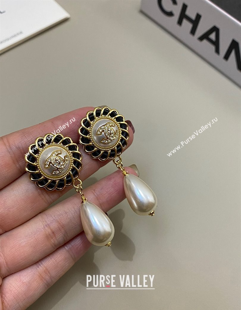 Chanel Pearl Short Earrings Black 2024 112601 (YF-241126001)