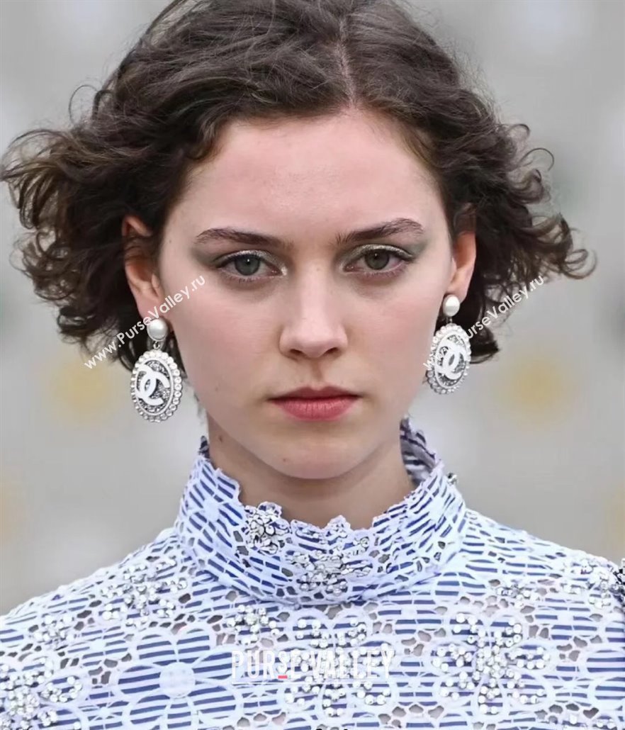 Chanel Oval Short Earrings with Strass 2025 0114 (YF-250114025)