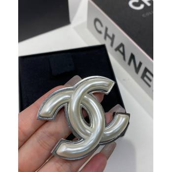 Chanel Resin CC Brooch White 2025 0114 (YF-250114028)