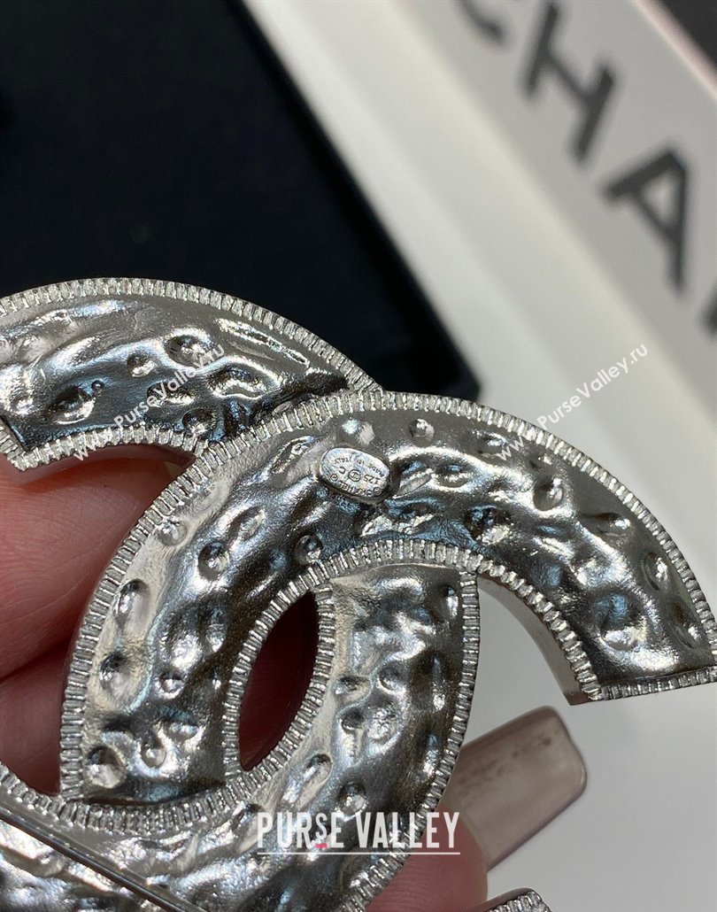 Chanel Resin CC Brooch White 2025 0114 (YF-250114028)