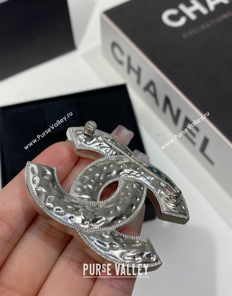 Chanel Resin CC Brooch White 2025 0114 (YF-250114028)